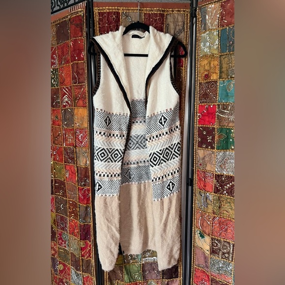 On Blue - Sleeveless Hooded Tribal Pattern Vest - Picture 1 of 8